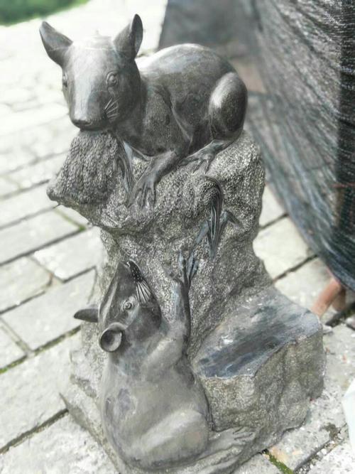 洞下生肖 穴通鼠洞显威风打一生肖是什么意思？